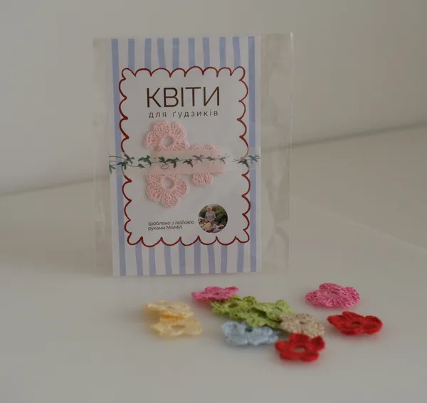 Пакуночок в'язаних квітів для ґудзиків — зроблено з любов'ю руками мами